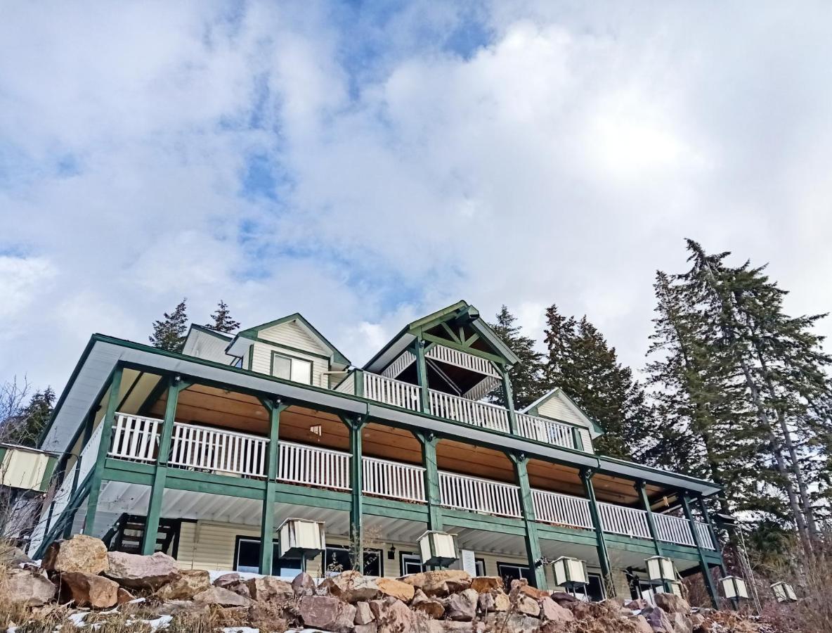 2Mins To Town, Ac & Sauna, Self Check-In, Full Kitchen, Free Laundry & Parking, Family Pet Friendly, Comfortably Sleeps Up To 10 Golden Exterior photo