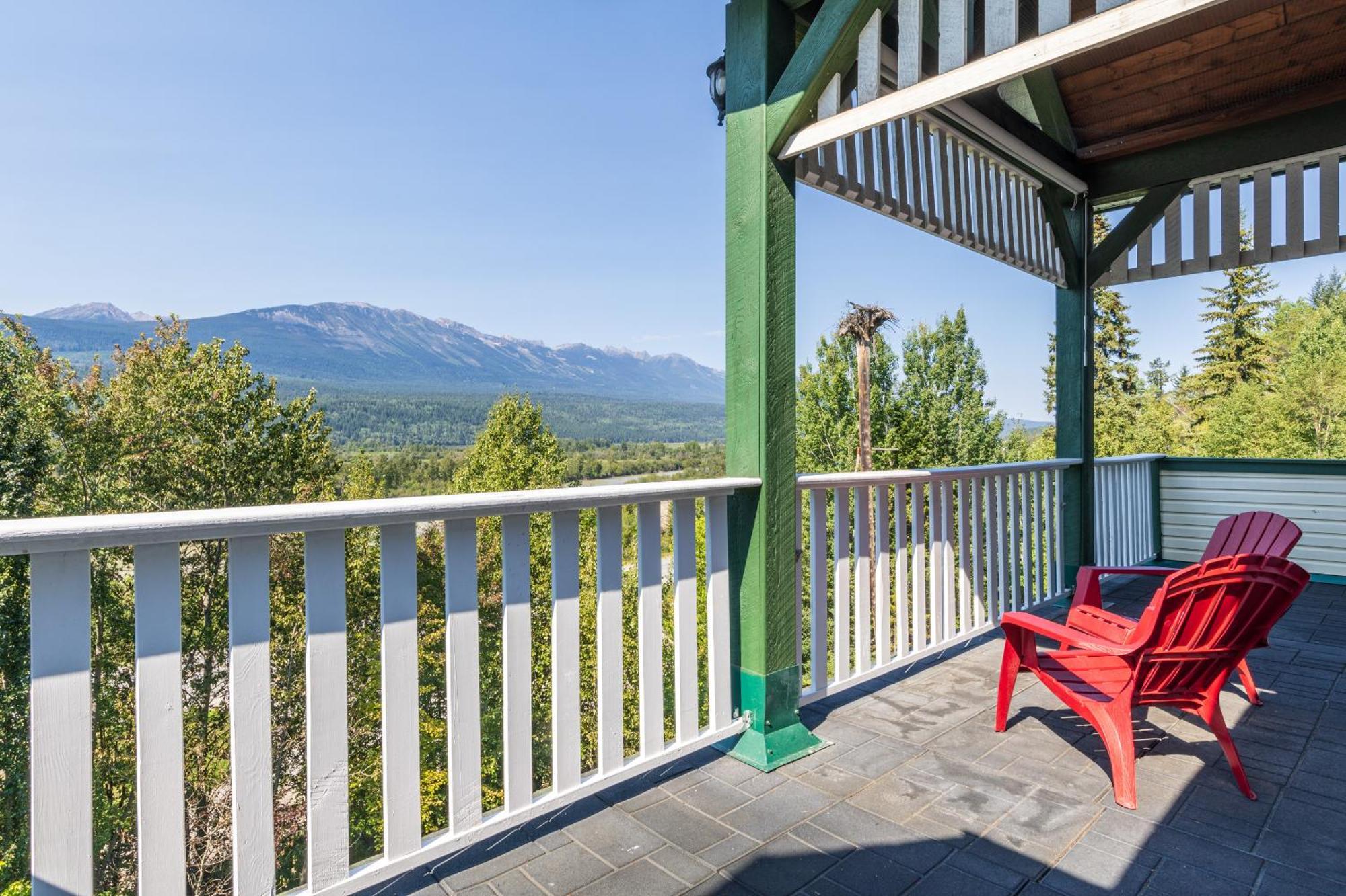 2Mins To Town, Ac & Sauna, Self Check-In, Full Kitchen, Free Laundry & Parking, Family Pet Friendly, Comfortably Sleeps Up To 10 Golden Exterior photo