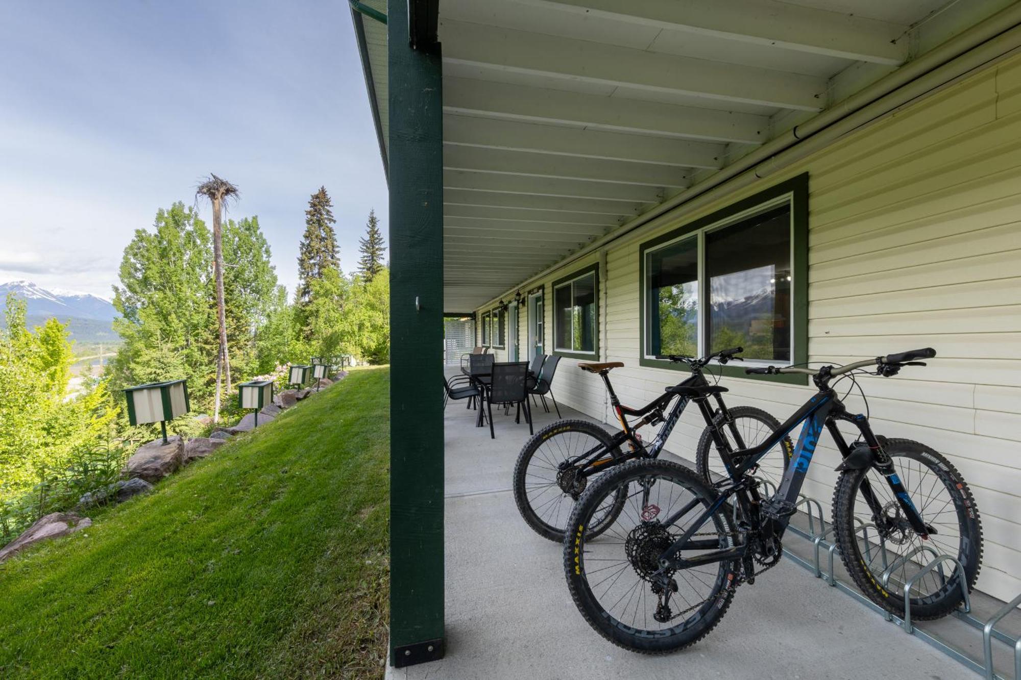 2Mins To Town, Ac & Sauna, Self Check-In, Full Kitchen, Free Laundry & Parking, Family Pet Friendly, Comfortably Sleeps Up To 10 Golden Exterior photo