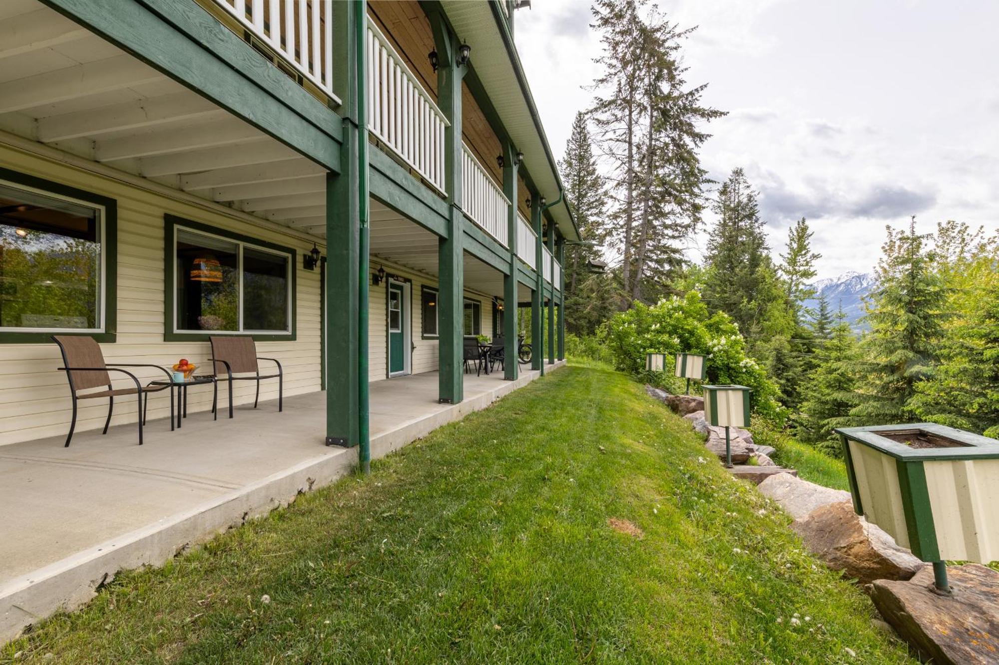 2Mins To Town, Ac & Sauna, Self Check-In, Full Kitchen, Free Laundry & Parking, Family Pet Friendly, Comfortably Sleeps Up To 10 Golden Exterior photo