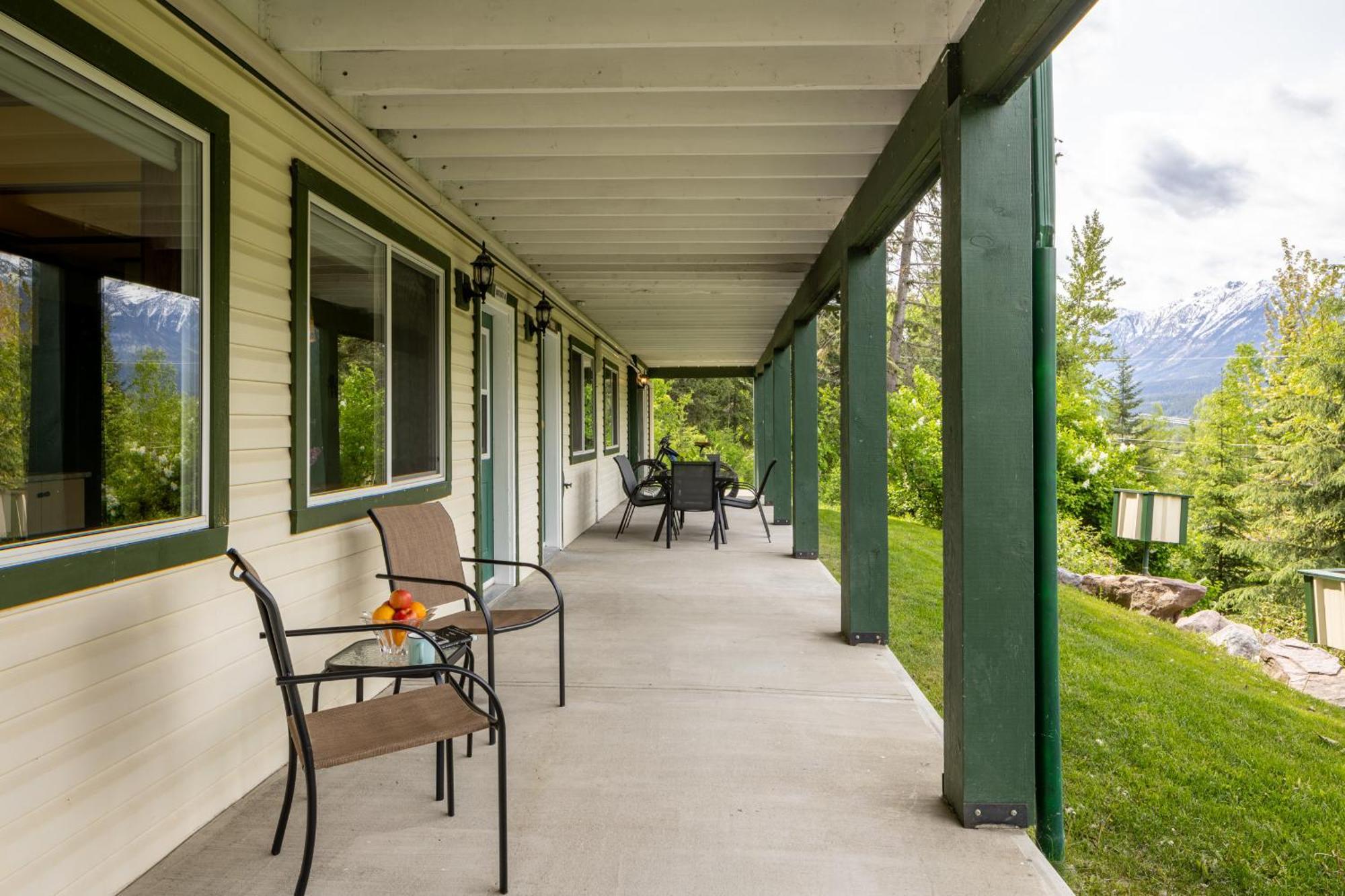 2Mins To Town, Ac & Sauna, Self Check-In, Full Kitchen, Free Laundry & Parking, Family Pet Friendly, Comfortably Sleeps Up To 10 Golden Exterior photo