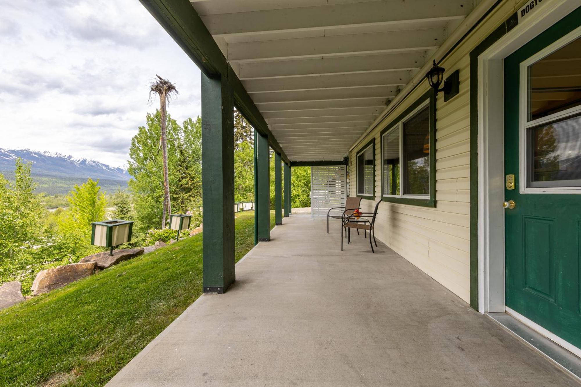 2Mins To Town, Ac & Sauna, Self Check-In, Full Kitchen, Free Laundry & Parking, Family Pet Friendly, Comfortably Sleeps Up To 10 Golden Exterior photo